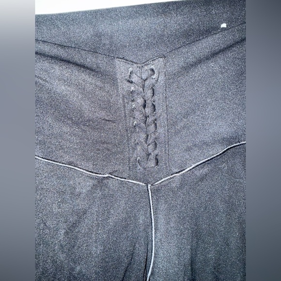 Aerie Black High-Waisted Leggings Cropped Medium Braided Scrunch - Picture 3 of 4